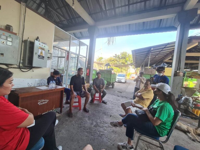 Forum Group Discussion with Trash Collection Point (TPS 3R) Kubu Lestari, Denpasar, Bali