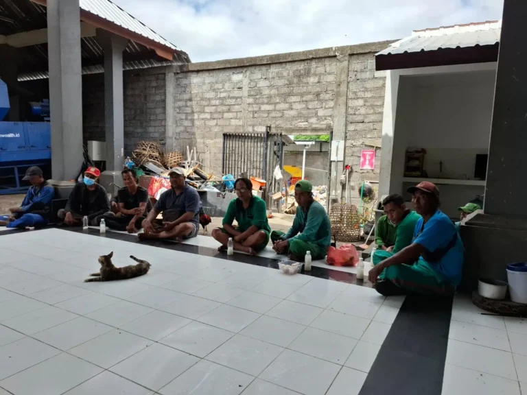 Focus Group Discussion at TPS3R Pemogan