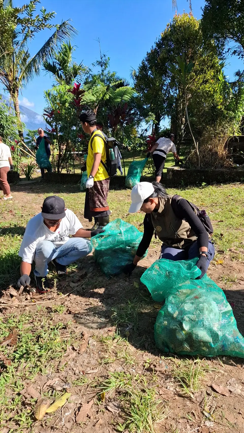 Clean up di Pura Lempuyang