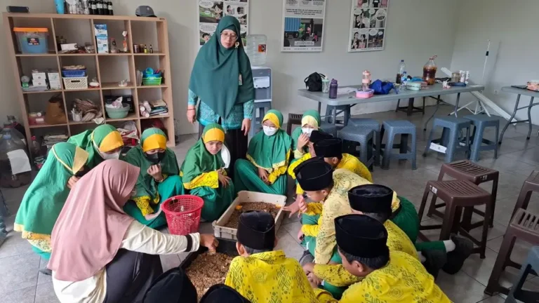 Memperingati Hari Anak Nasional