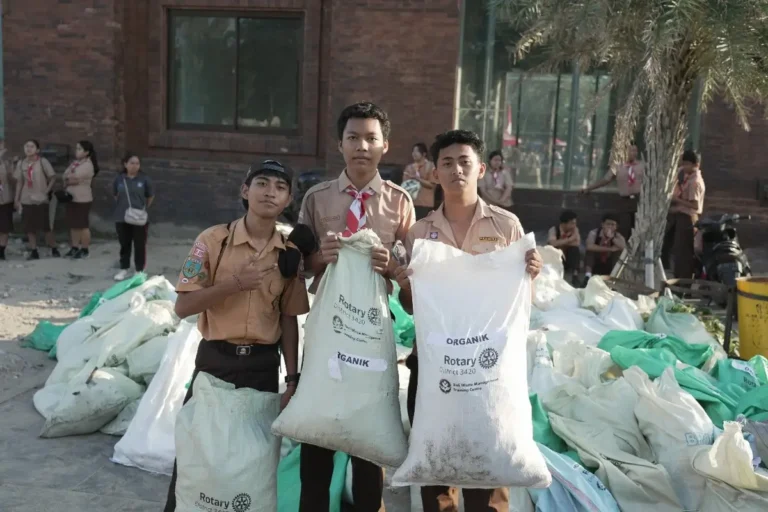 Clean Up Pantai Kuta