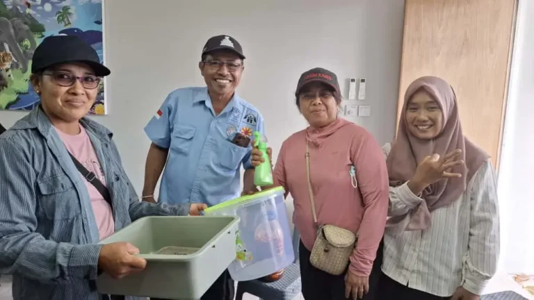Workshop budidaya maggot bersama praktisi maggot dari Umah Pupa