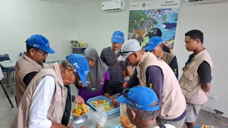 Workshop Pembuatan Eco Enzym bersama tim “Katak Loncat”