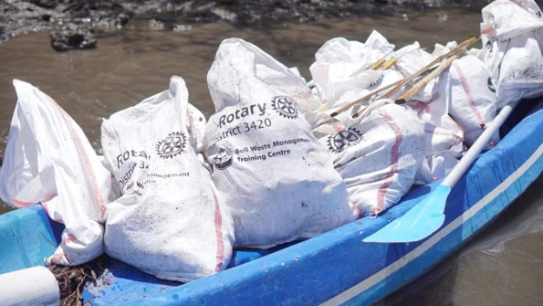 Sampah yang dikumpulkan selama kegiatan pembersihan.