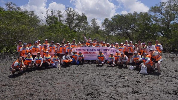 Foto bersama peserta kegiatan MUFG Tides of Hope.
